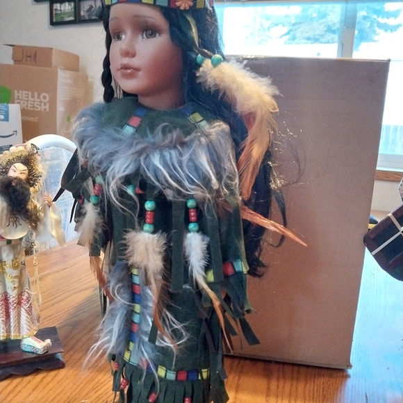 Rare vintage indigenous girl porcelain doll - Picture 3 of 4